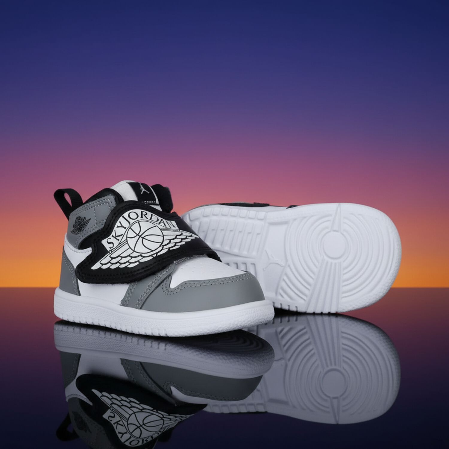 Black, Grey & White Sky Jordan 1 Trainers, 3, hi-res