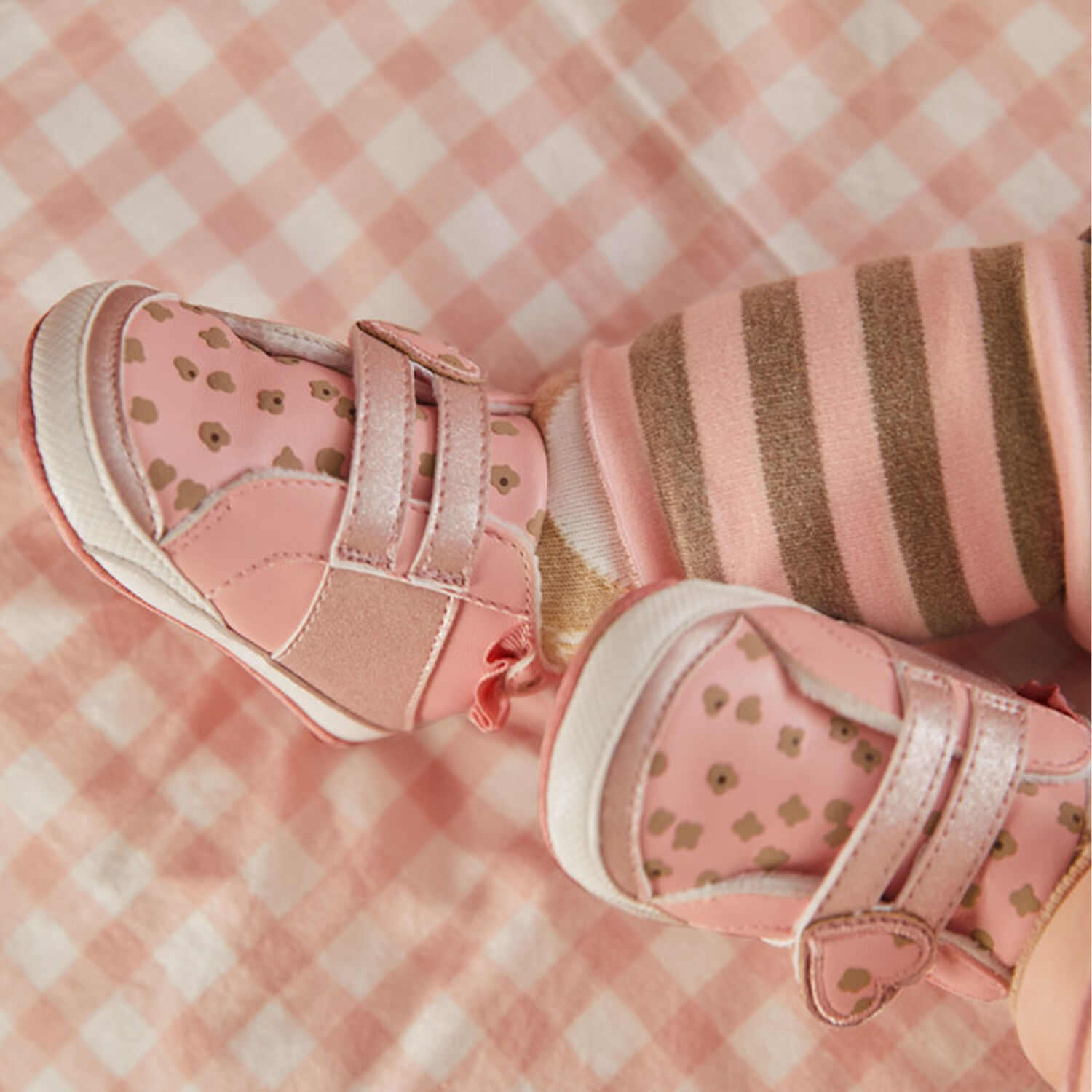 Baby Girls Pink Heart Pre Walker Shoes, 1, hi-res