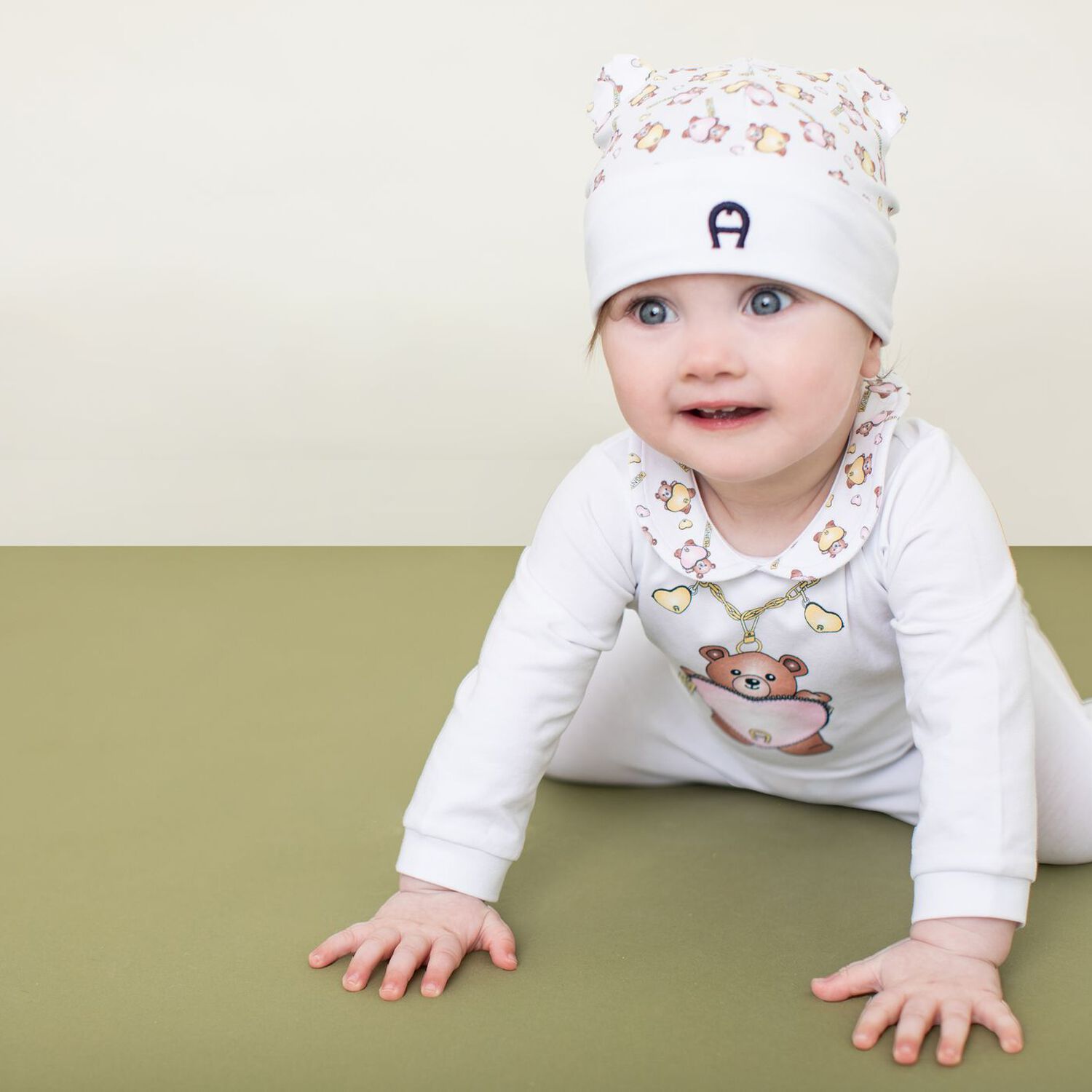 Baby Girls White Teddy Bear Logo Babygrow, 1, hi-res