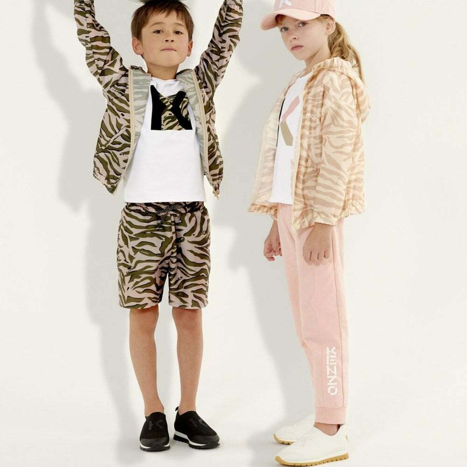 Boys Black Logo Trainers, 1, hi-res