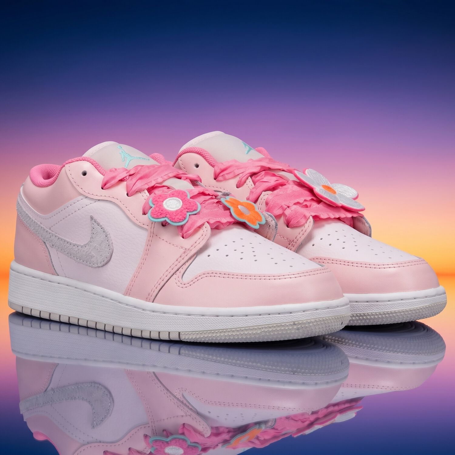 Girls Pink Logo Air Jordan 1 Low SE Trainers, 1, hi-res
