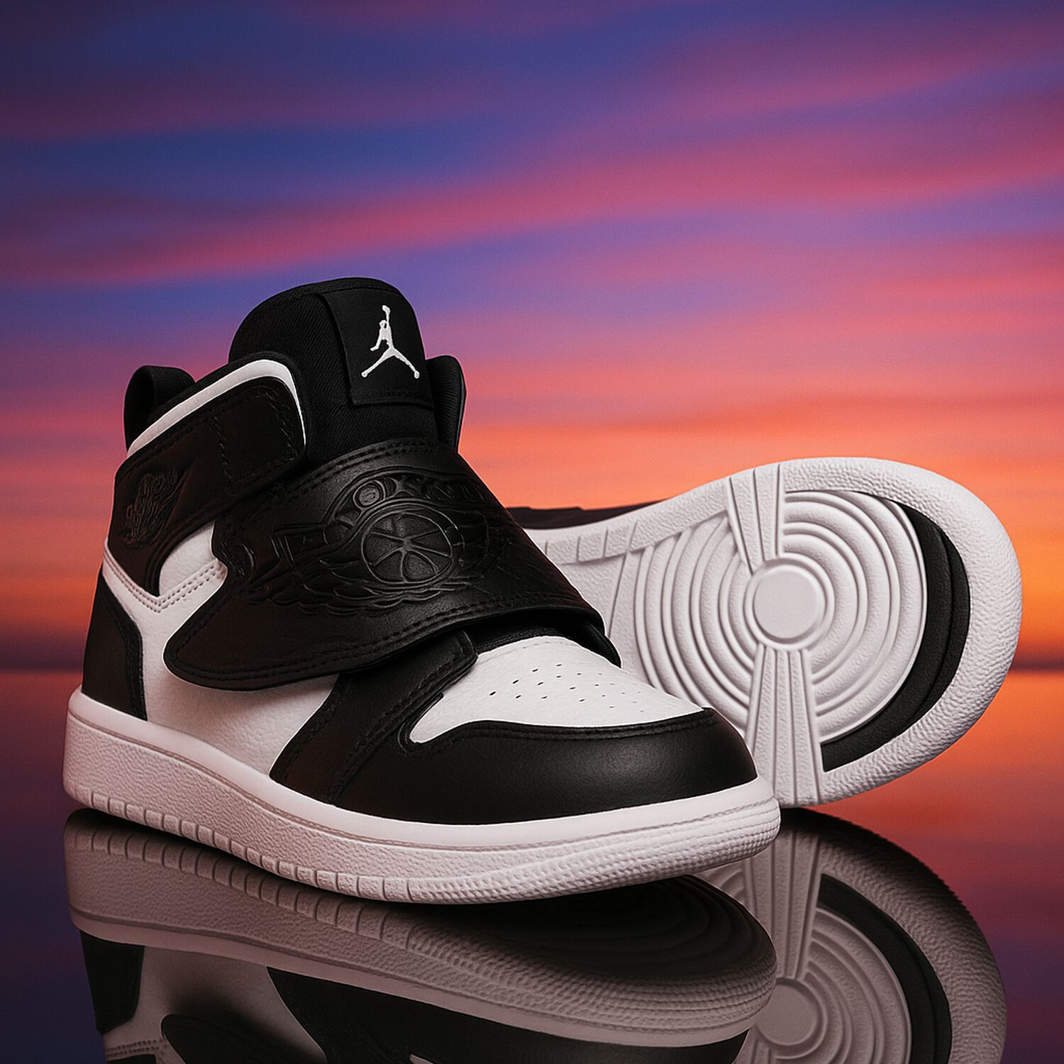 White & Black Sky Jordan 1 Trainers, 1, hi-res