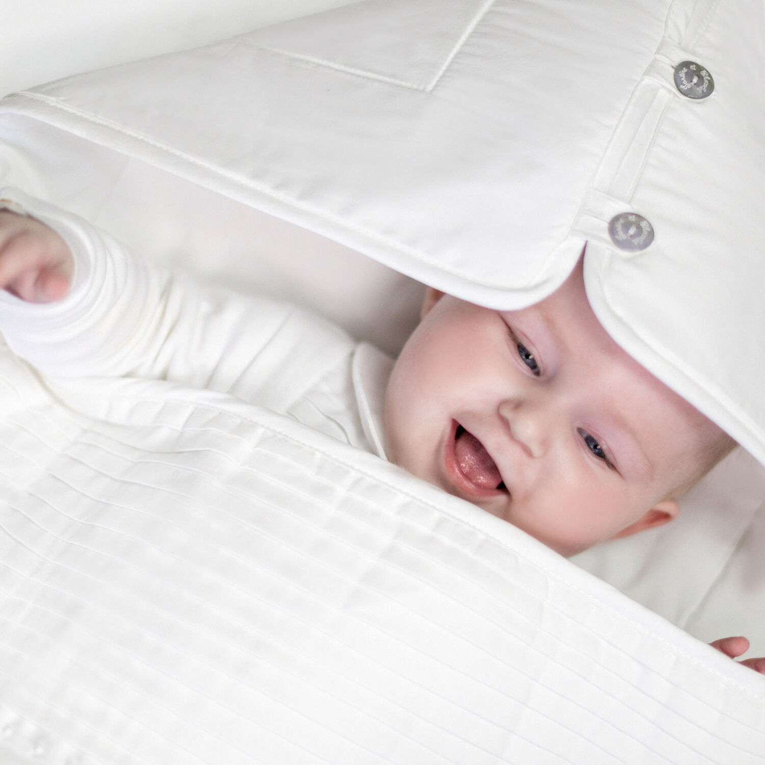 White Logo Baby Nest, 1, hi-res
